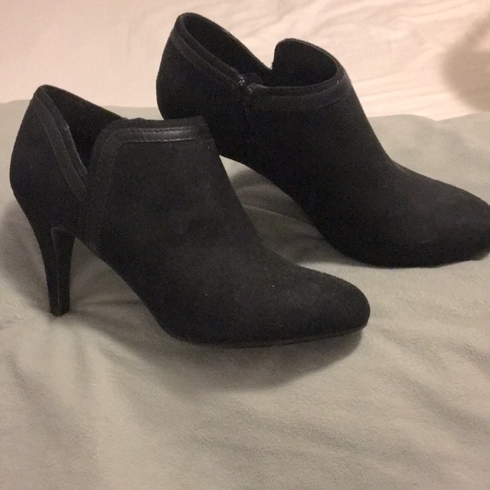 Women’s heeled bootie